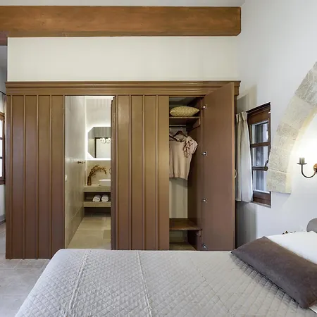 Spanish Knights Aparthotel 4*