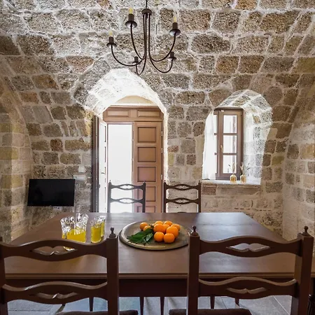 Spanish Knights Apart Otel