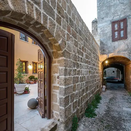 Апарт-отель Spanish Knights 4*